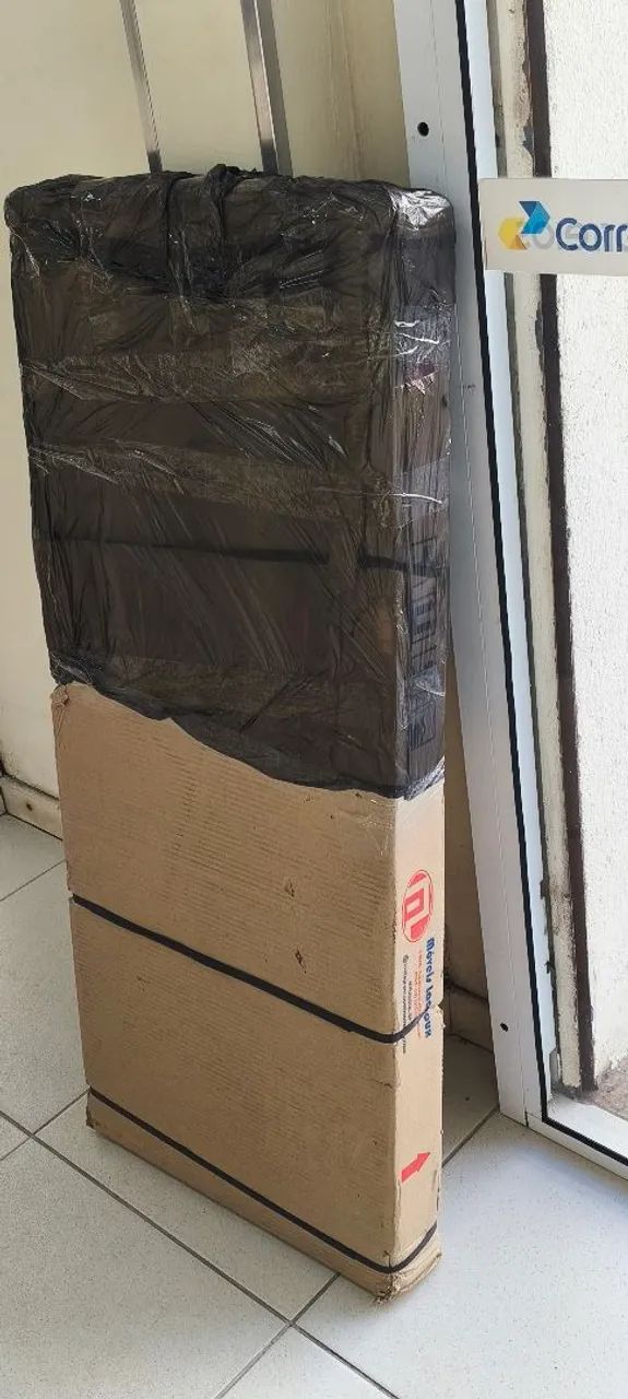 Escrivaninha com 2 gavetas 1 com chave  - Foto 2