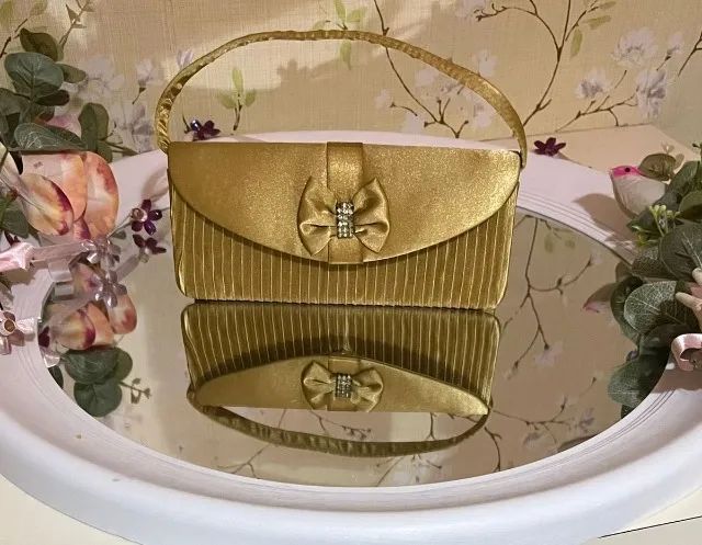 Bolsinha clutch social dourada