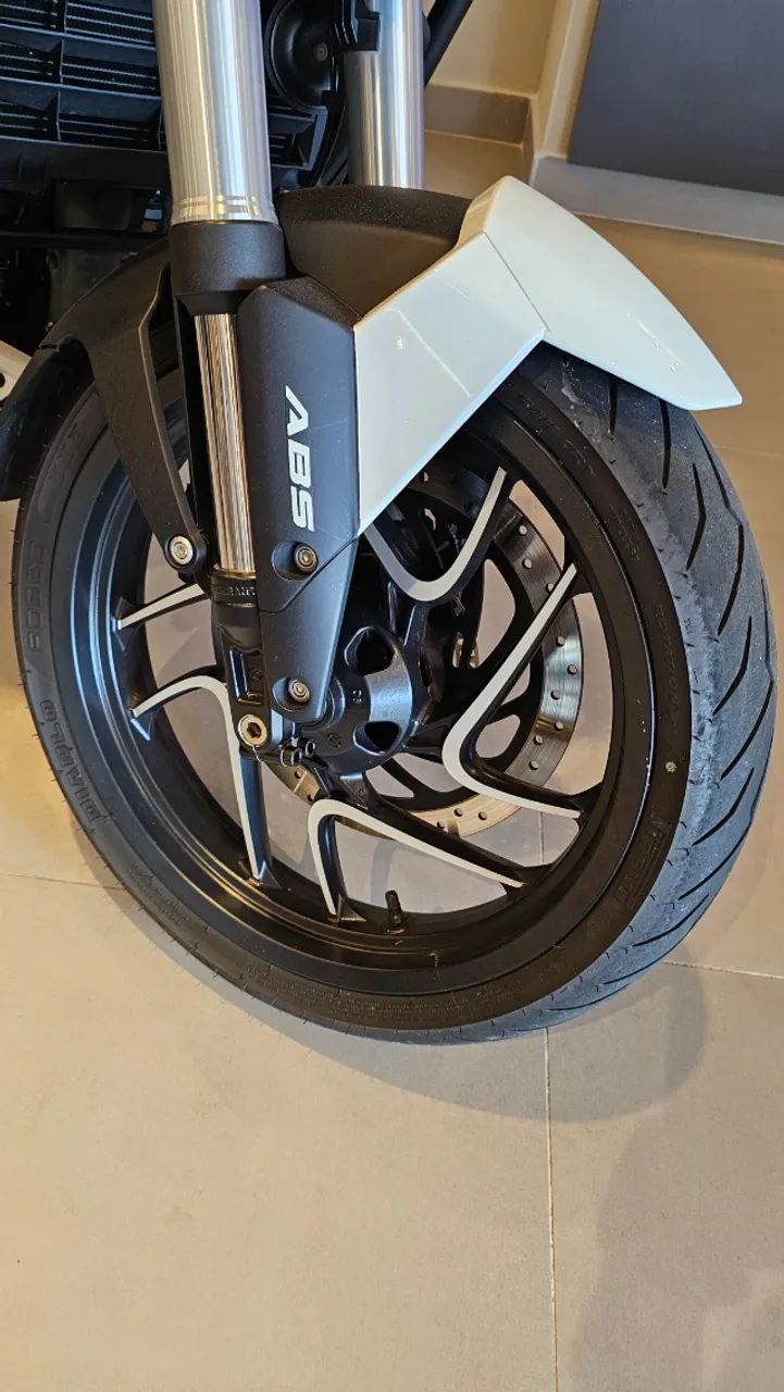 Bajaj Dominar 400 2025 - Foto 3