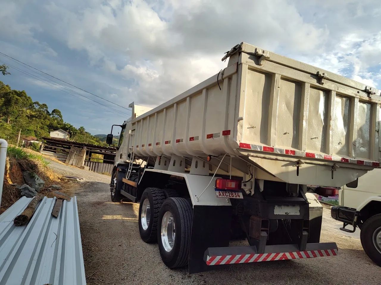 Volvo VM 270 caçamba  - Foto 4