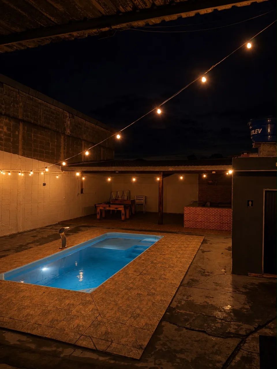 Espaço de eventos e lazer com piscina 