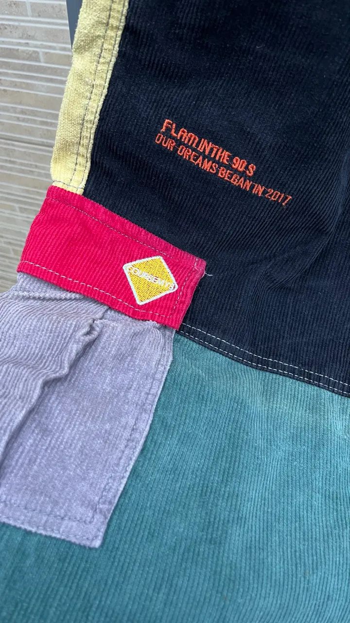 Calça colorida de veludo cotelê  - Foto 4