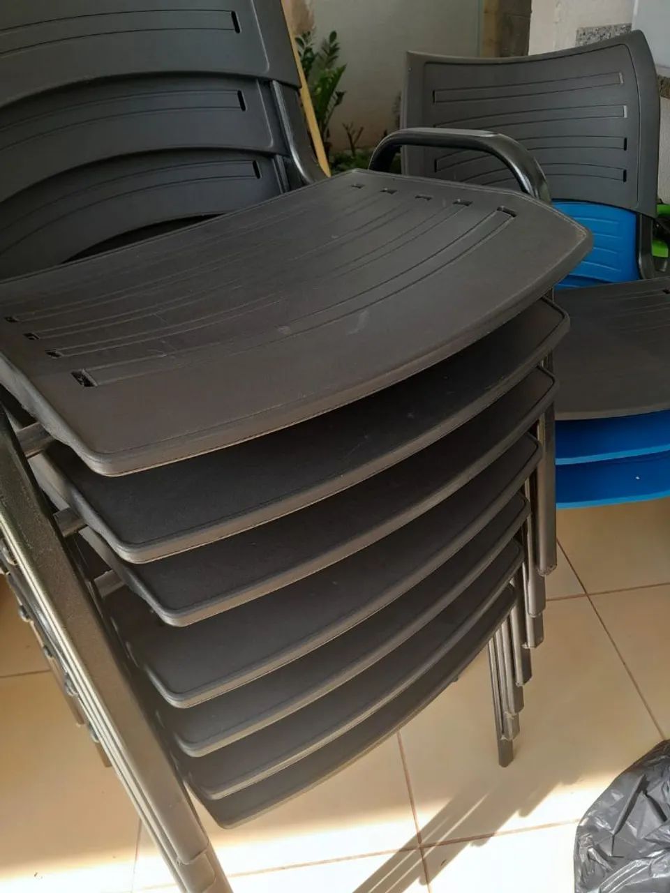 Vendo cadeiras ISO empilhável  - Foto 2