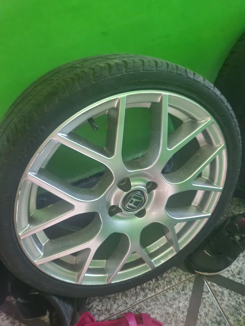 Aro 18 com pneus  - Foto 3