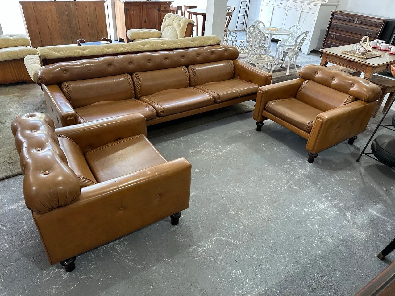 Conjunto sofá 3 lugares com 2 poltronas