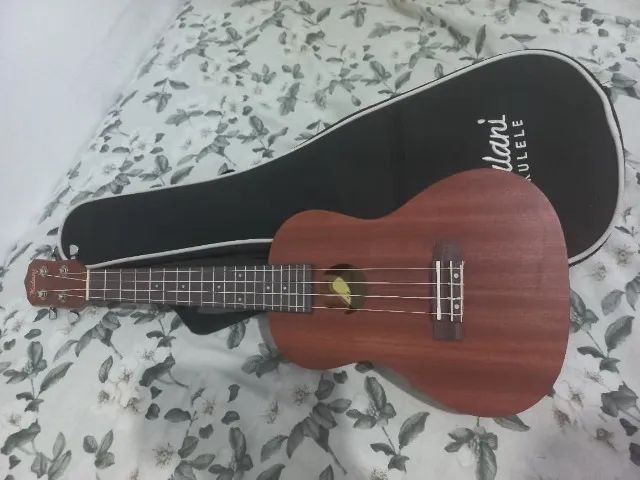 Ukulele Acústico Kalani Madeira Com Capa Protetora