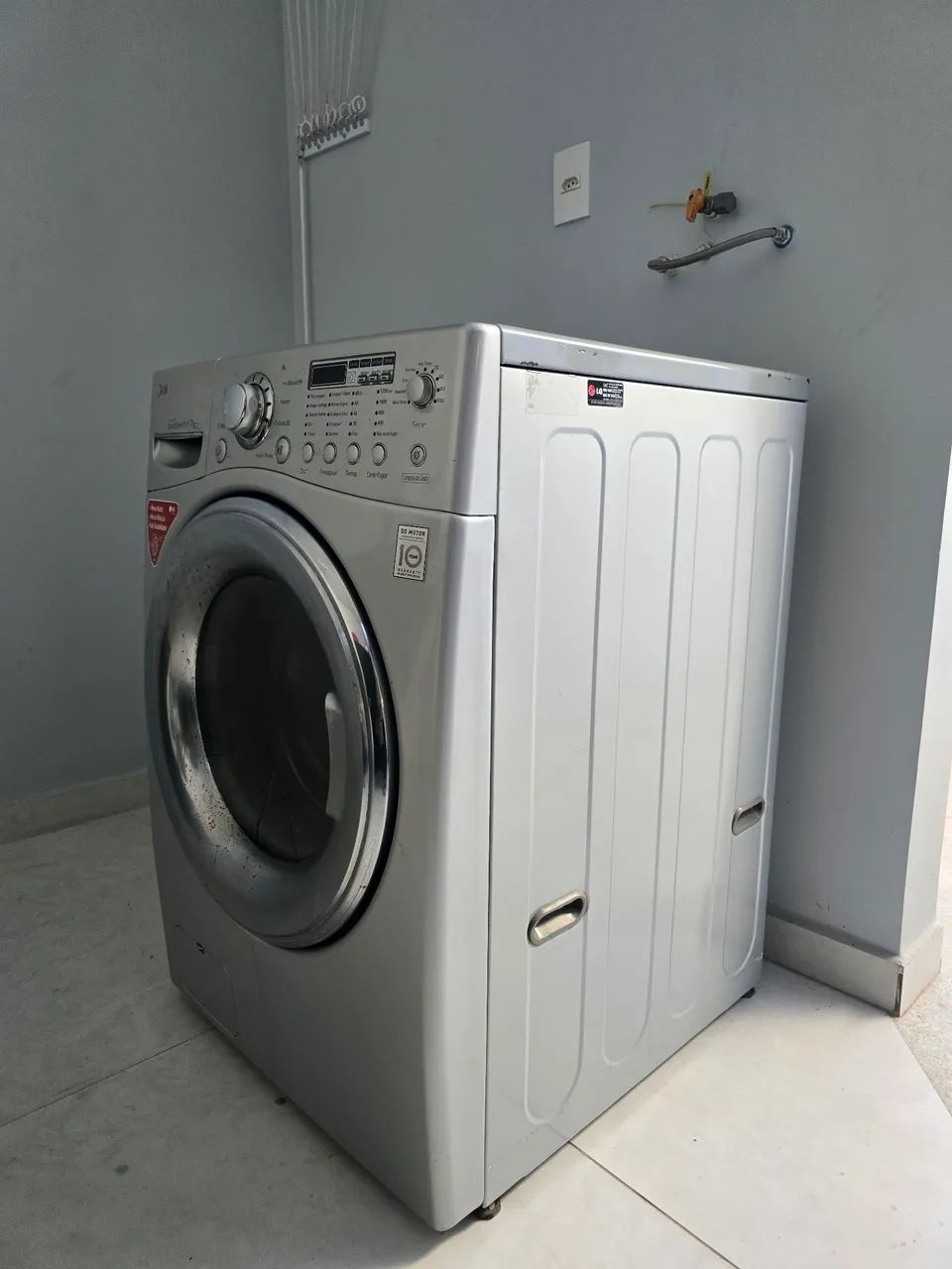 Vendo máquina lava e seca com defeito.