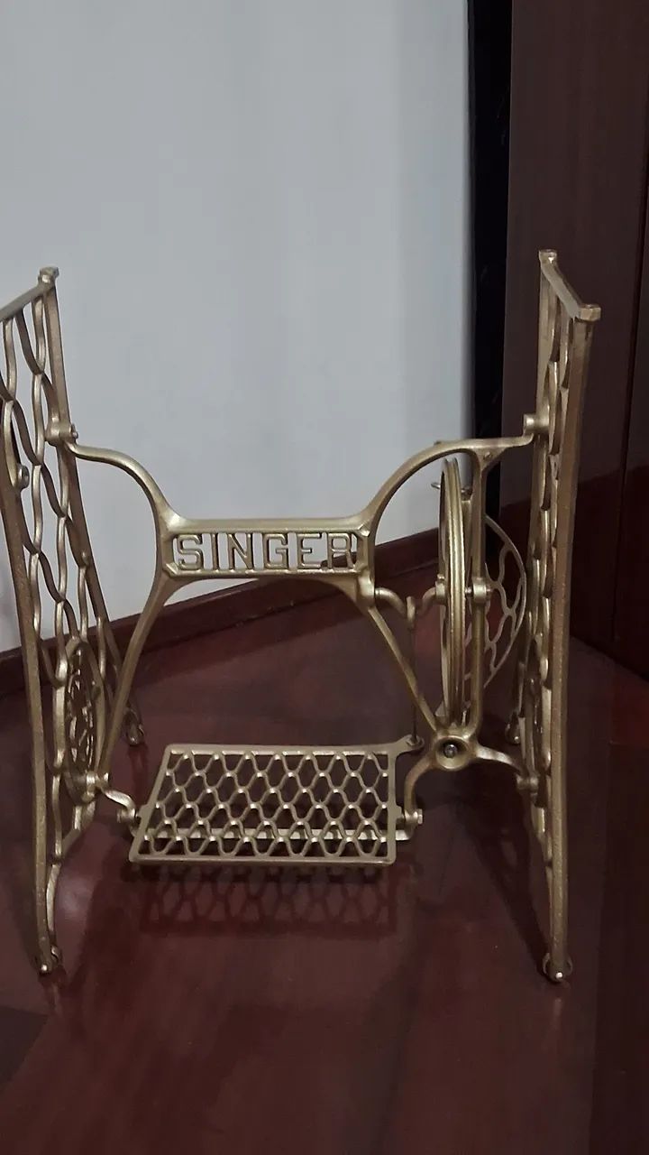 Pé de máquina Singer novo por apenas R$450,00