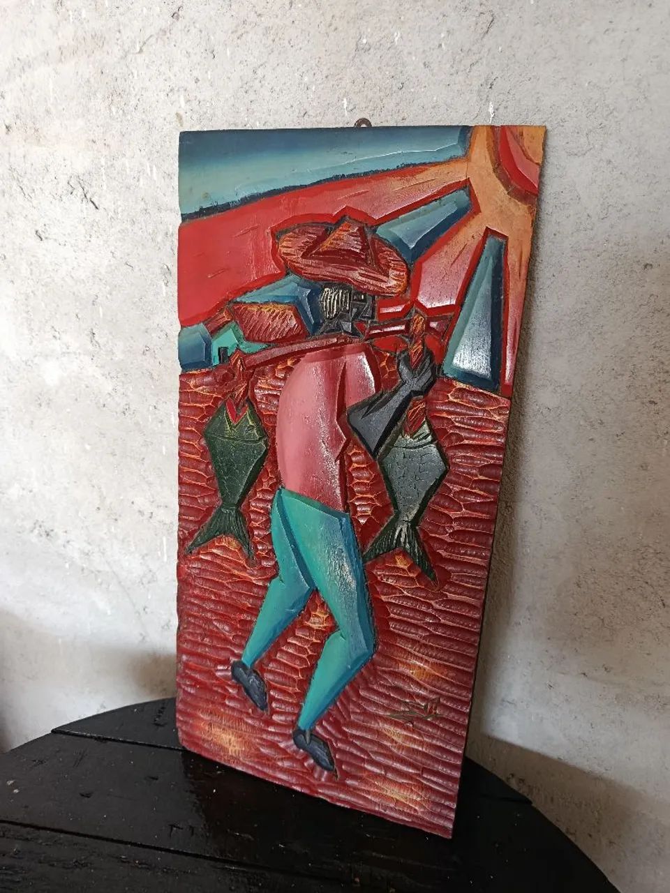 Quadro decorativo pescador entalhado na madeira. - Foto 2