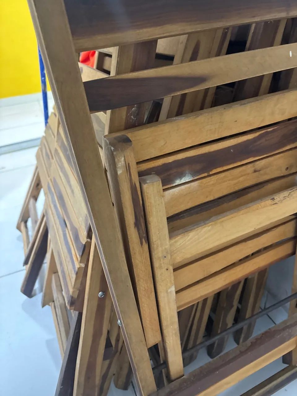 Conjunto de mesa e cadeira de madeira - Foto 3