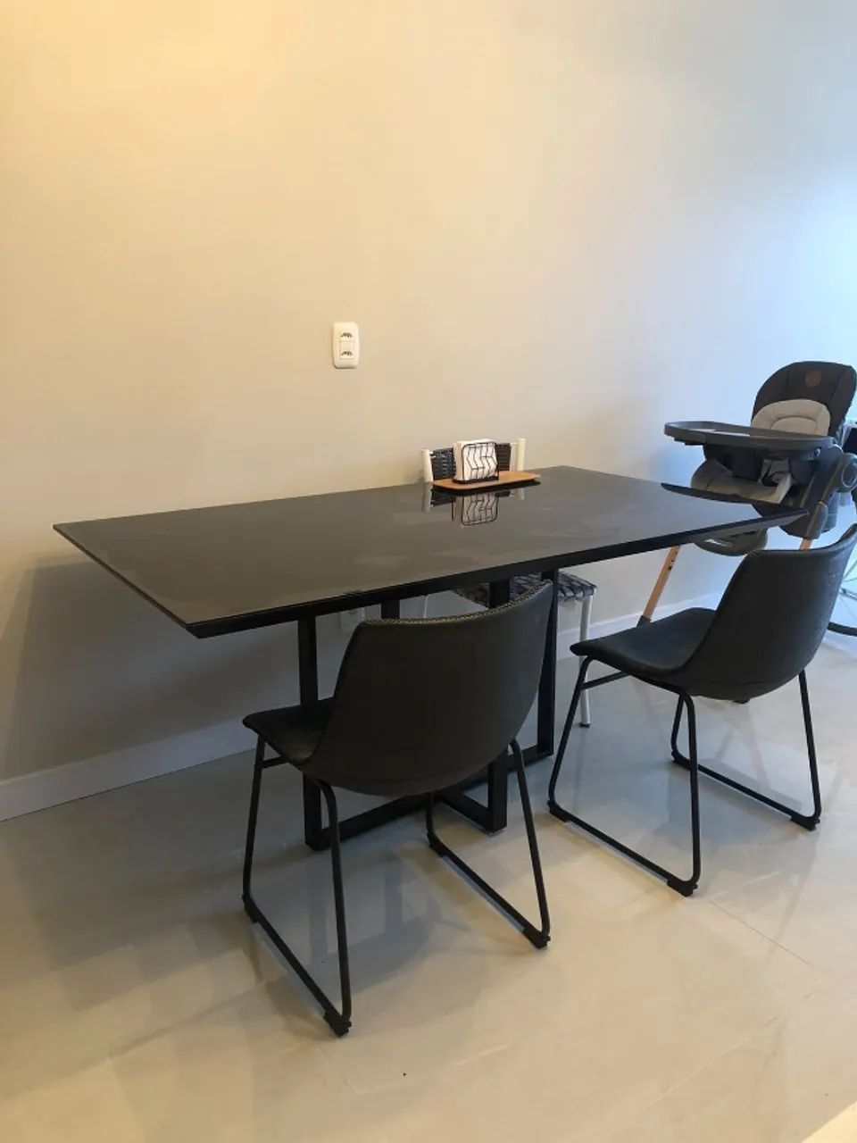 mesa de jantar + 2 cadeiras