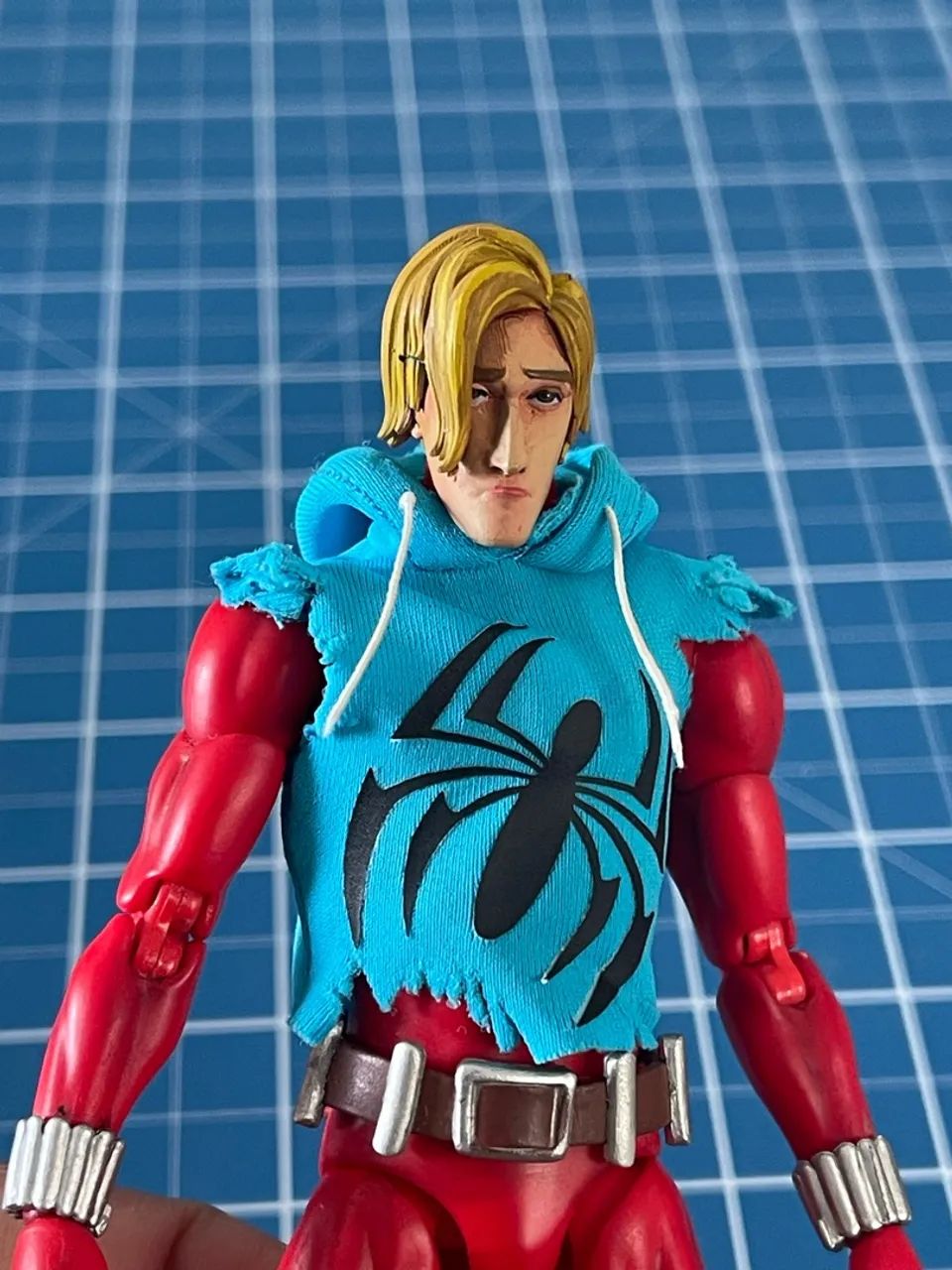 Aranha escarlate - Mafex Original / customizado  - Foto 3