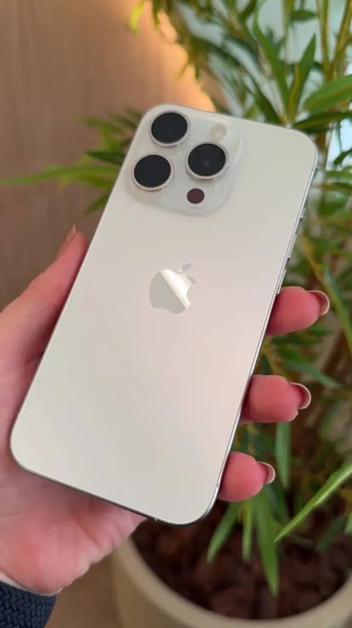 Iphone 15 pro bateria 81%
