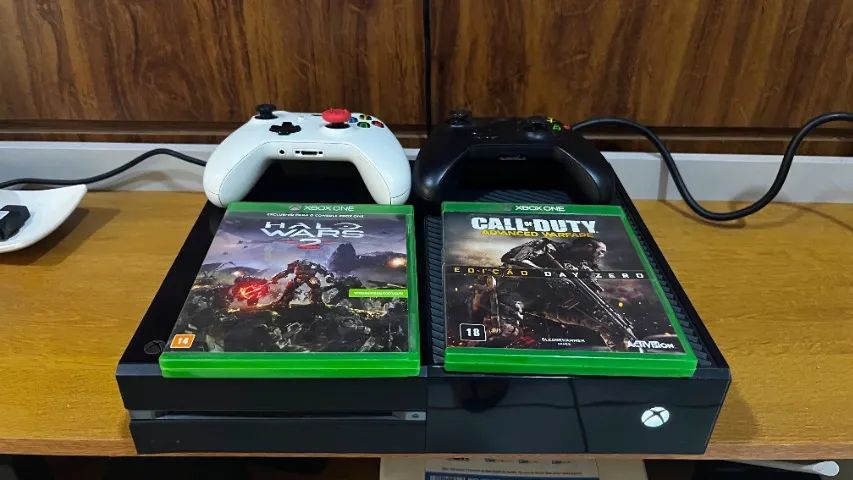 Xbox One Fat 500GB | 2 Controles | 2 Jogos | Kinect |