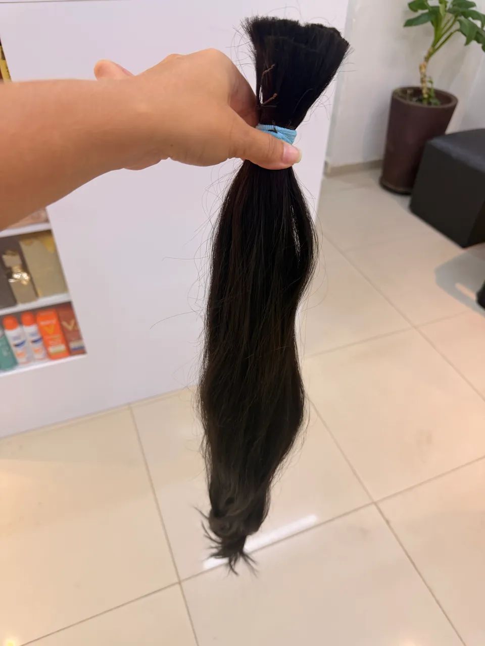 Cabelo 196 gramas 1400 reais 66 centímetros  - Foto 2