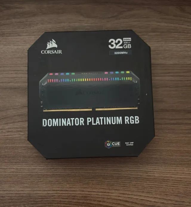 Memória RAM Corsair Dominator Platinum RGB 32GB (4x8GB) DDR4 3200 (PC4-25600) C16