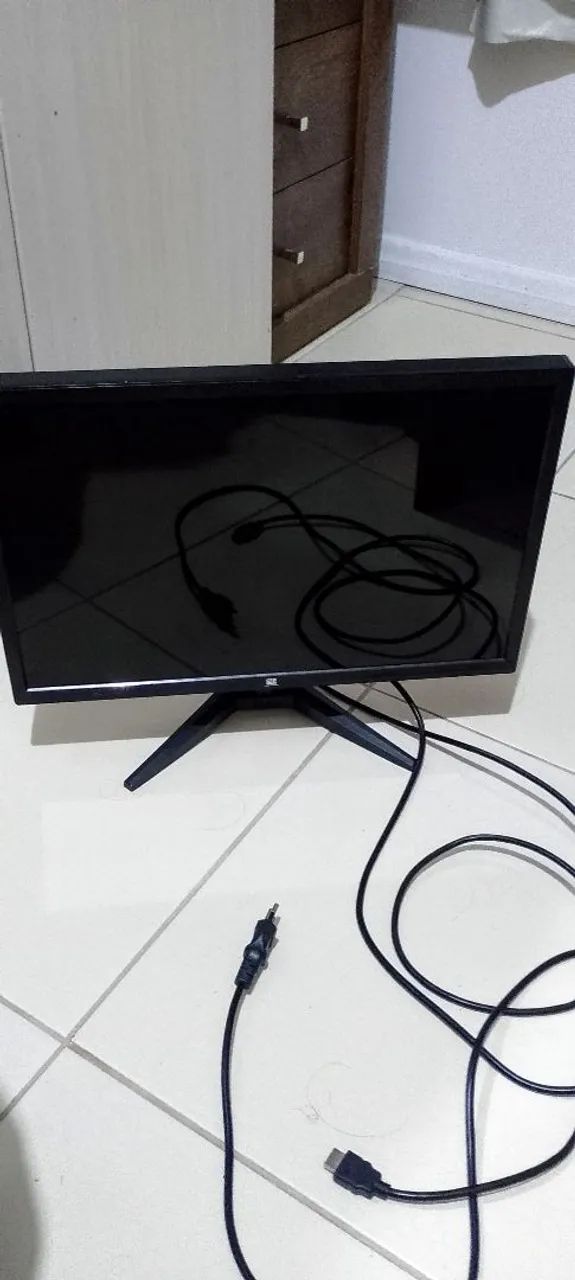 MONITOR LF2 com leve defeito