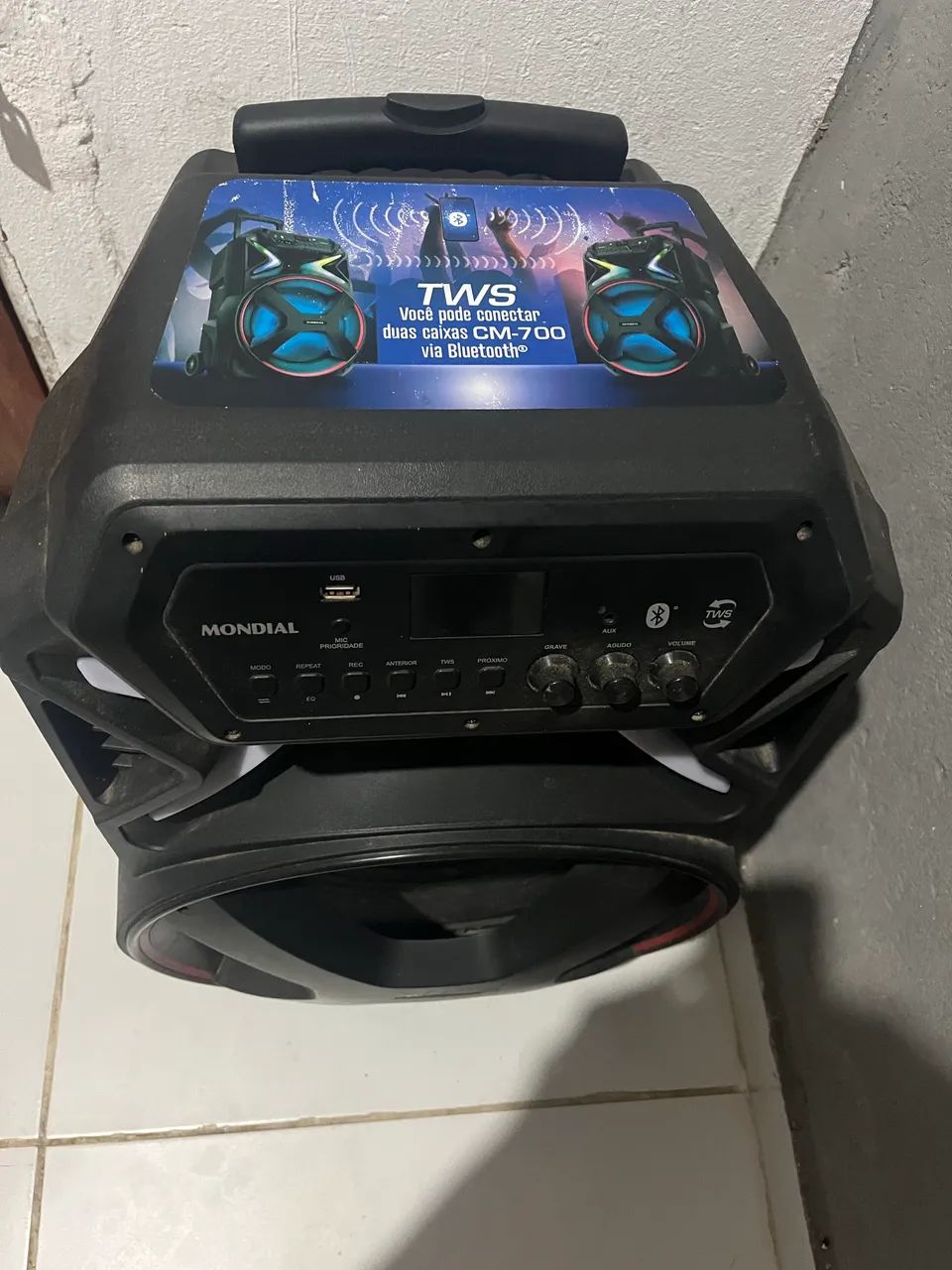Caixa de som CM700