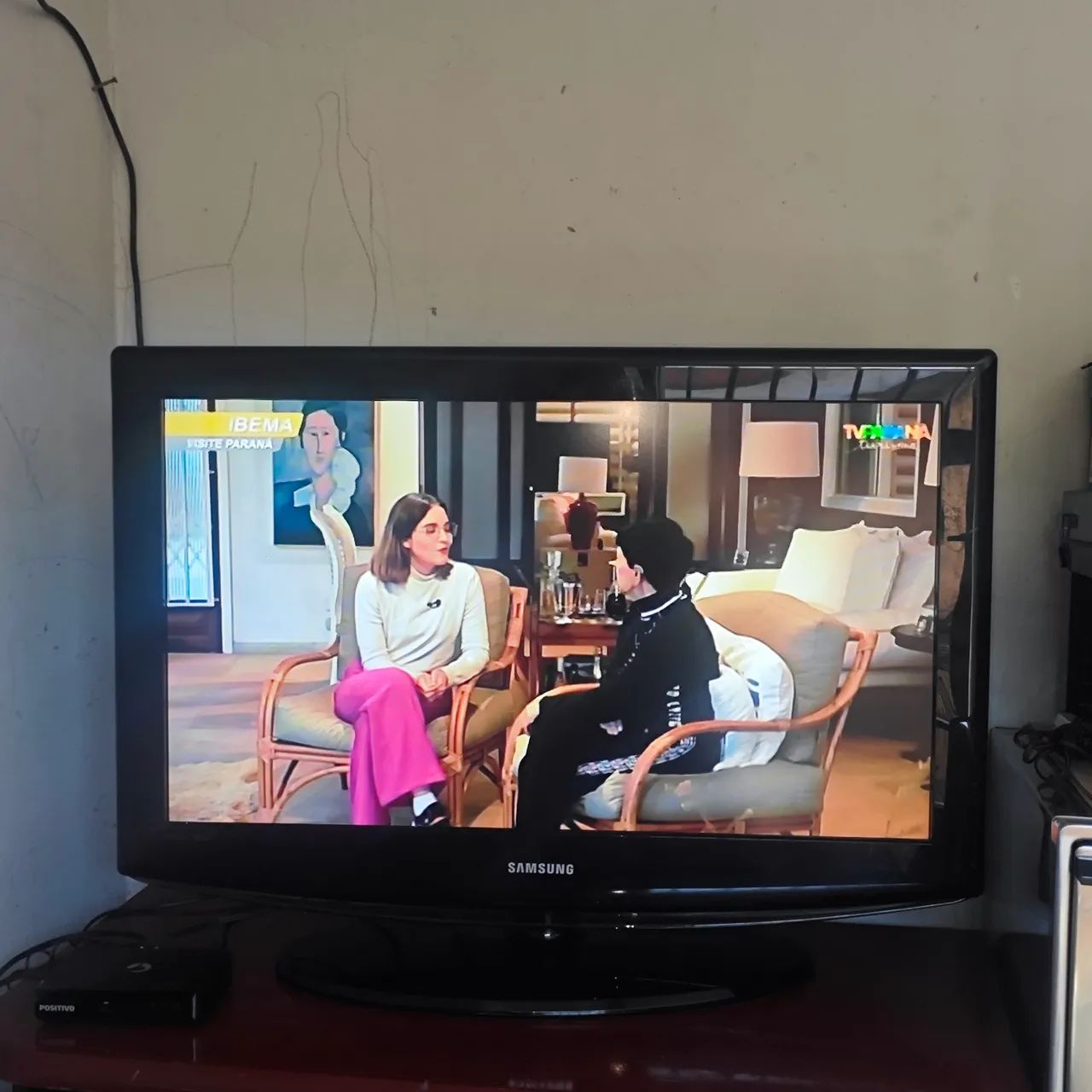 TV Samsung 32" LCD com Controle - Perfeito Estado / Funcionando 100%
