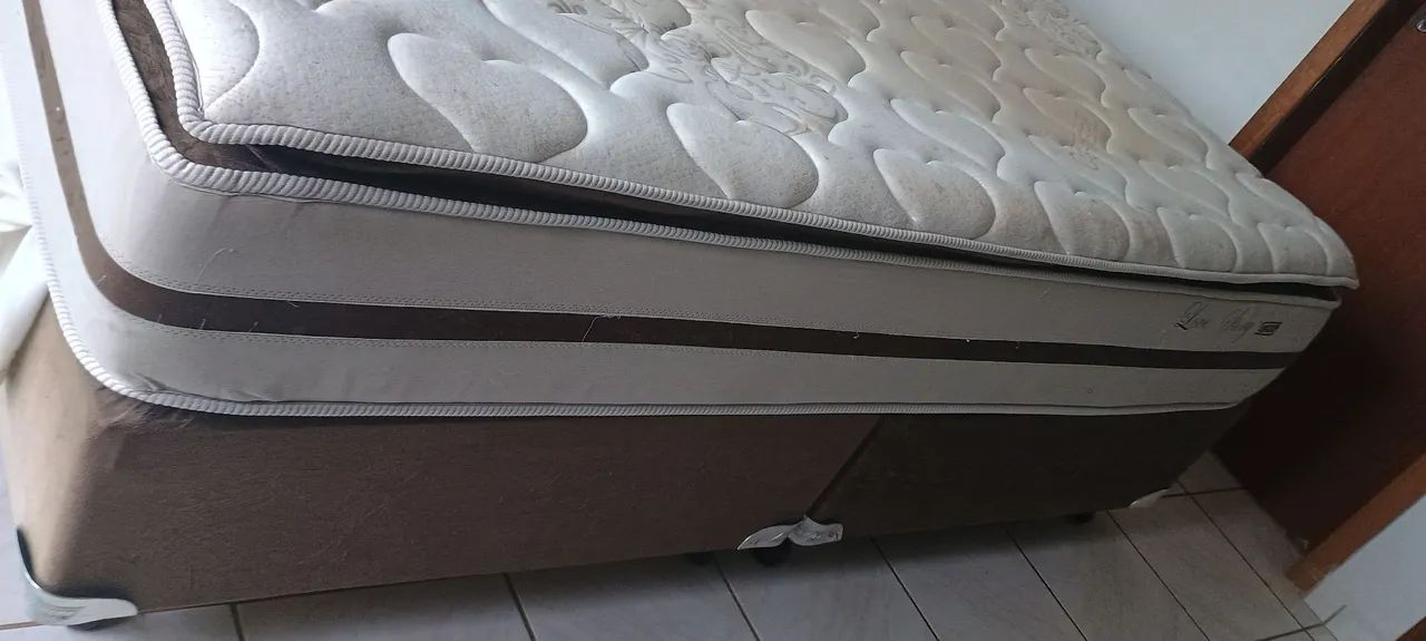 Usando vendo uma cama box king completa 