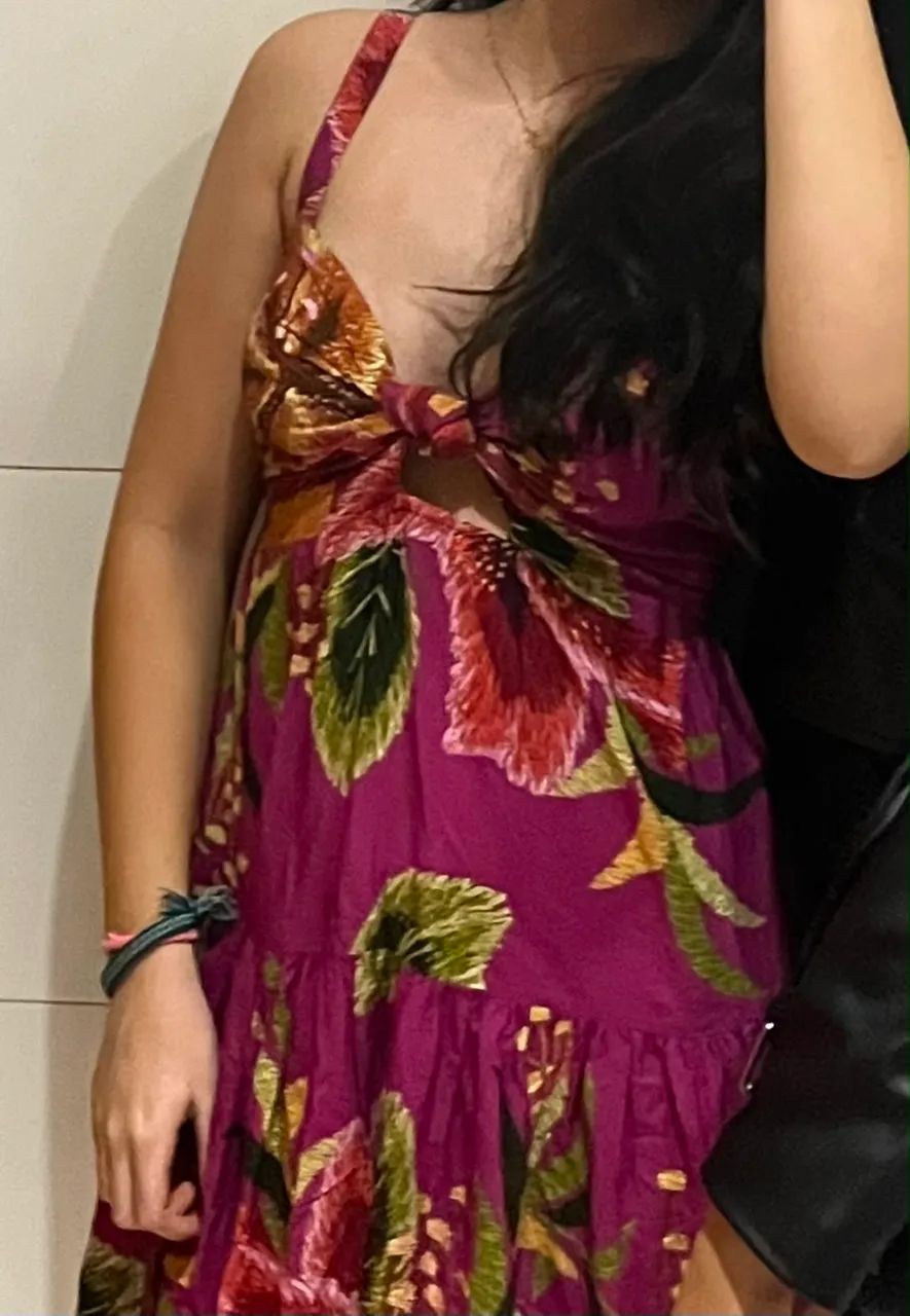 vestido farm curto, com decote 