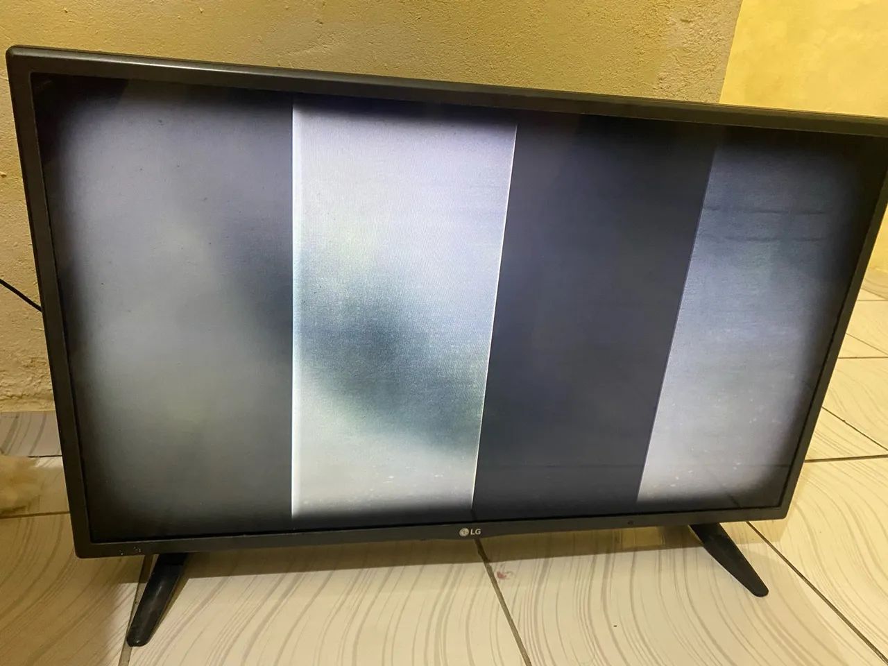 SMART TV 32 polegadas defeito na tela LG  - Foto 4