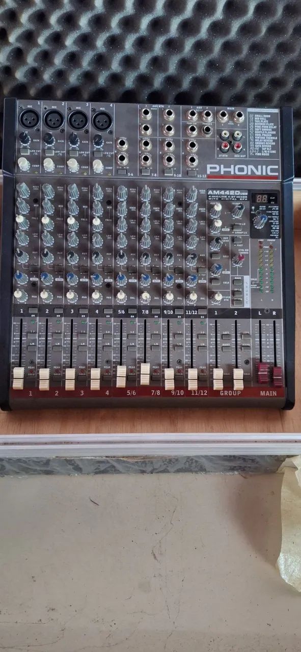 Mesa PHONIC AM442D 12canal