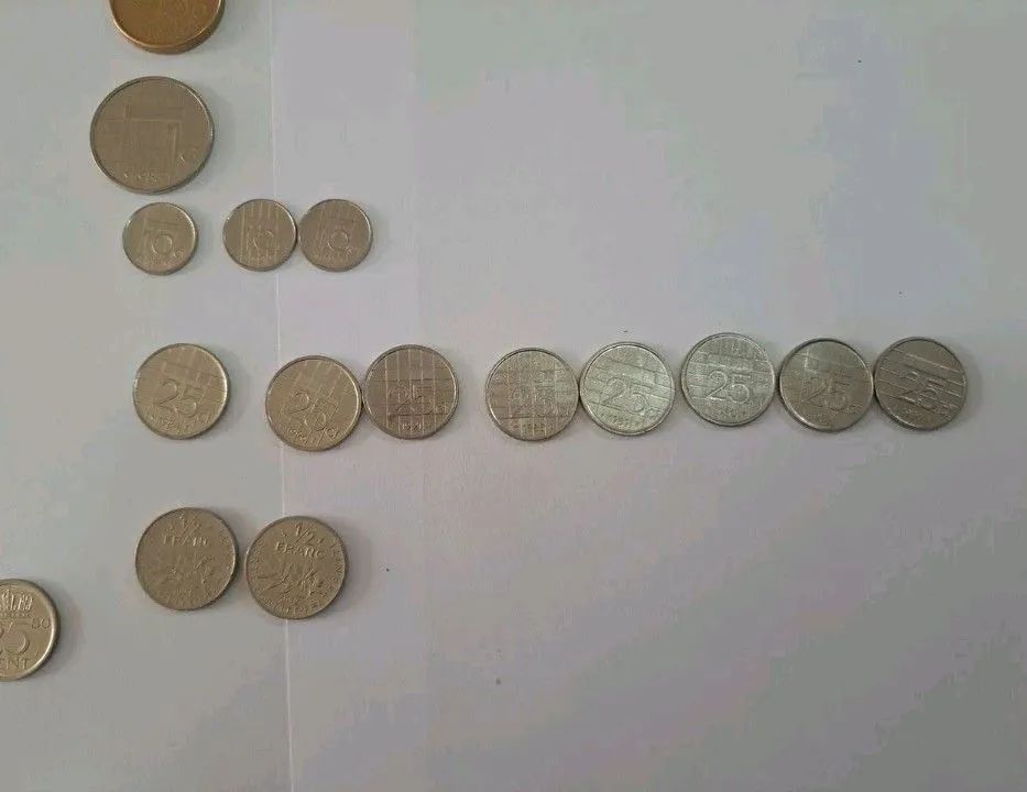 LOTE COM 36 MOEDAS ANTIGAS - EUROPA E ÁSIA - COLEÇÃO - Foto 5