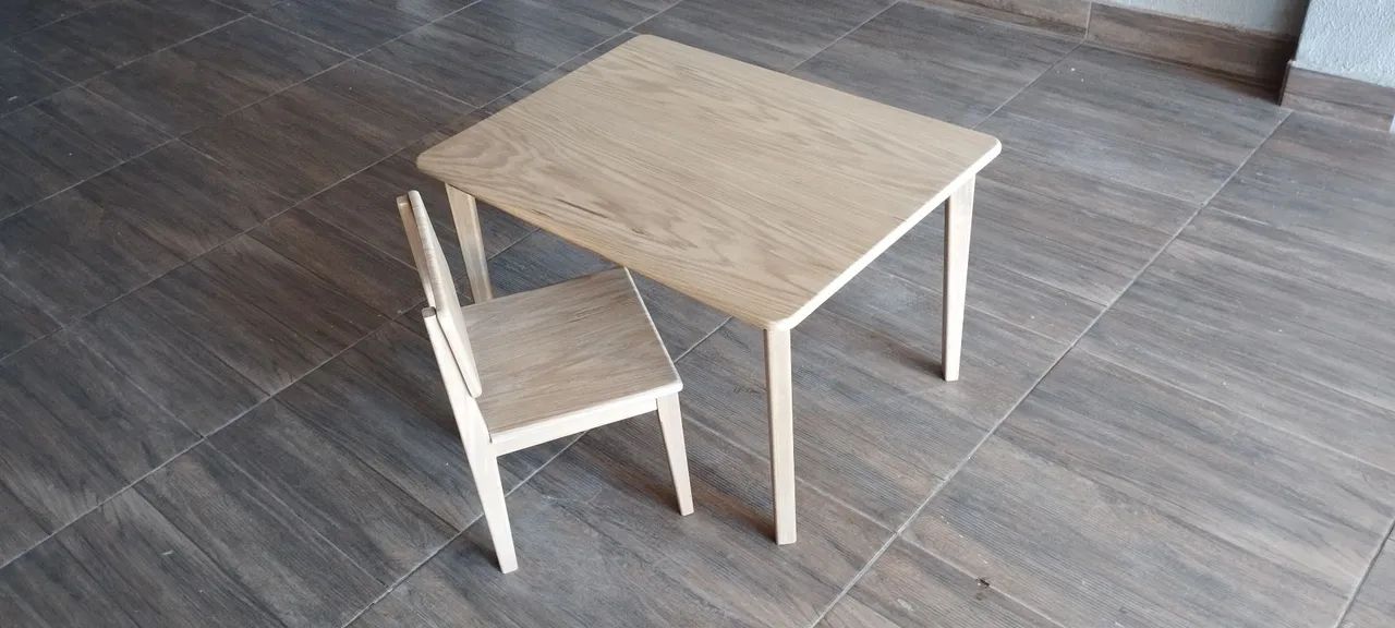 Mesa para crianças com 1 cadeira 