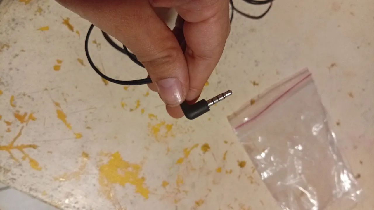 Fone de ouvido JBL com fio e microfone, P2, funcionando - Foto 4