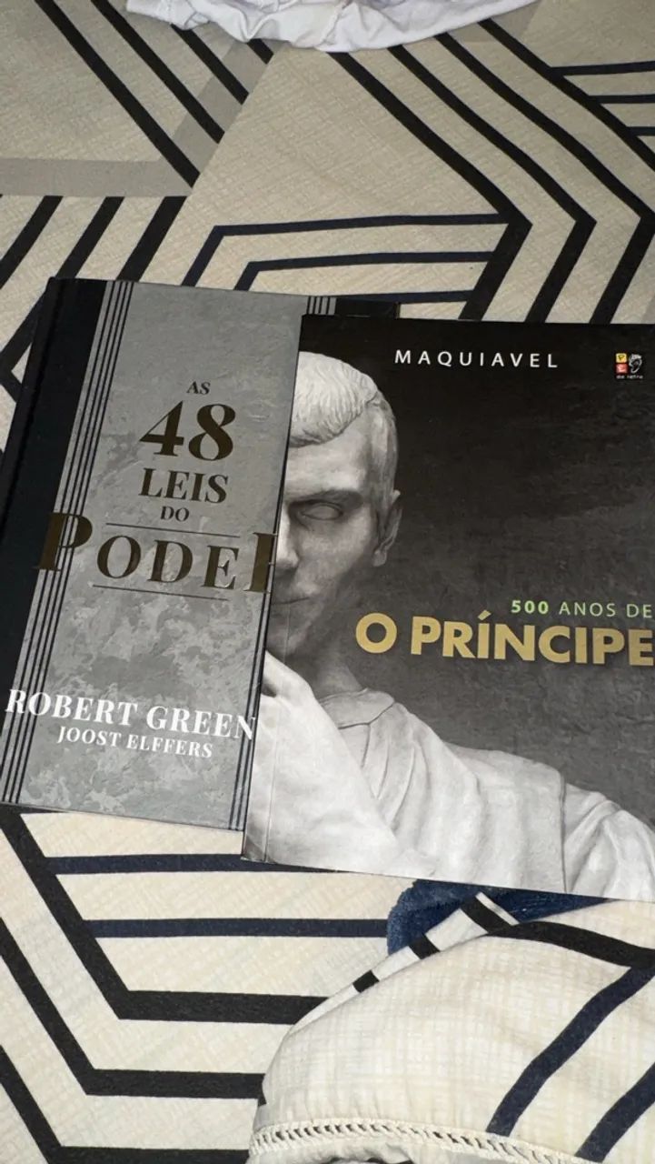 Dupla às 48 leis do poder 
