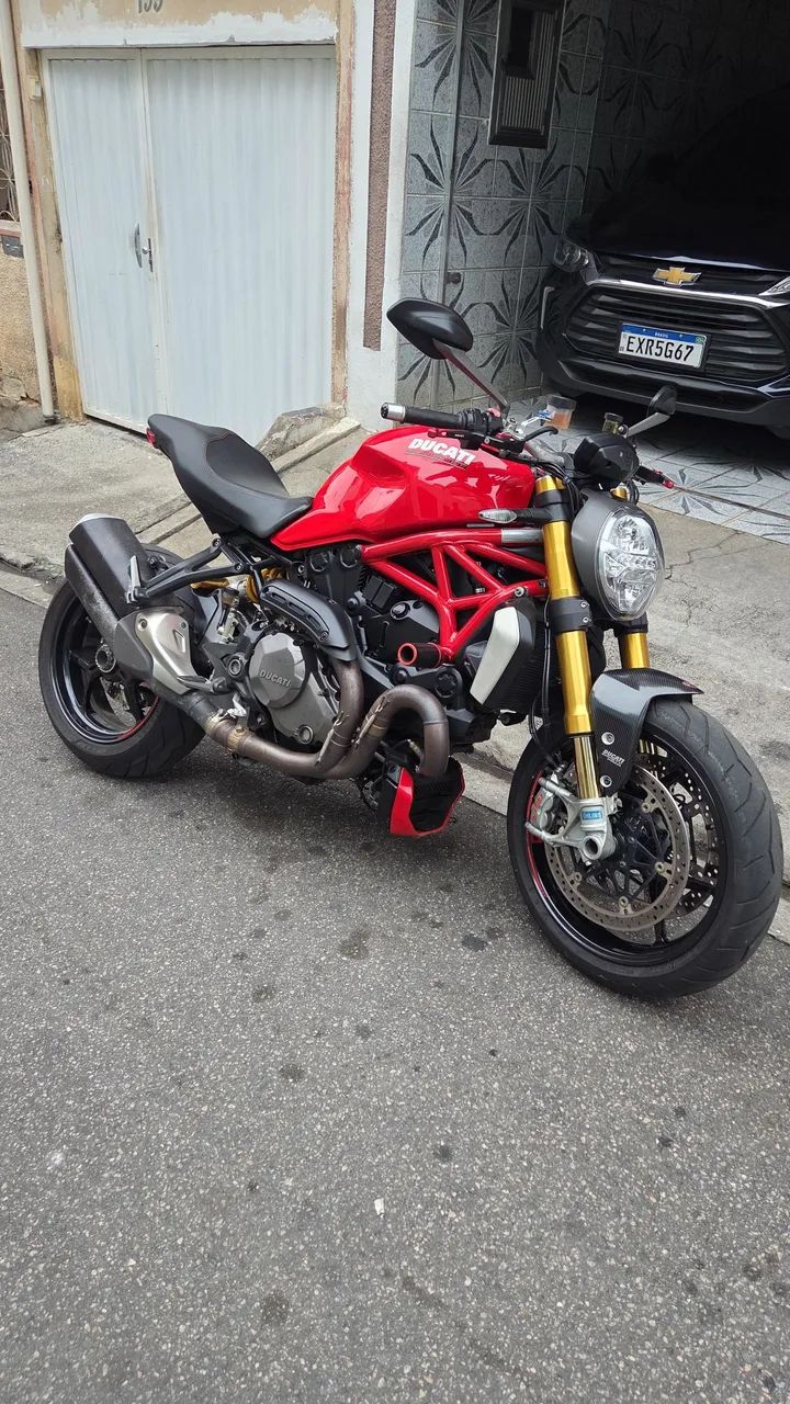Ducati Monster 1200s 