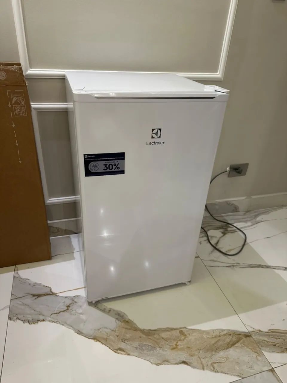 Frigobar efficient 90l branco eletrolux 