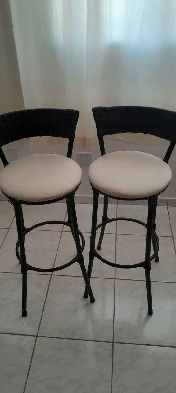 Vendem-se duas banquetas super conservadas - Foto 2