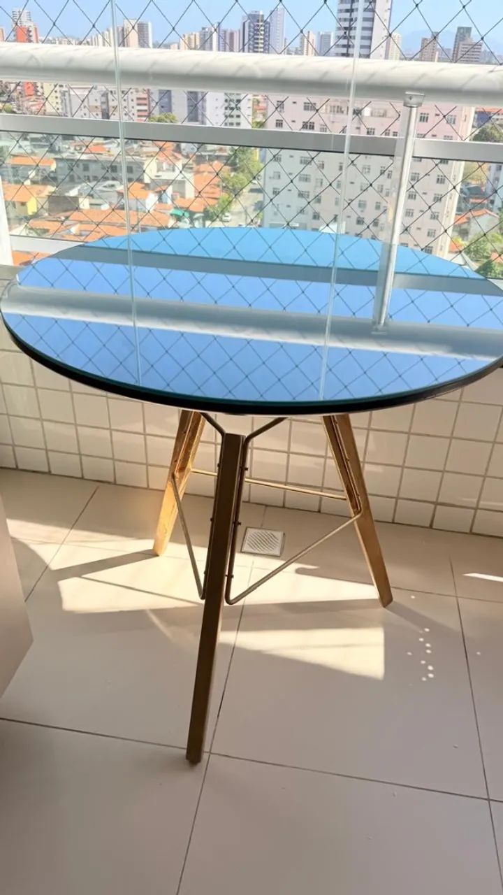 Mesa Redonda de Madeira com Vidro + 4 Cadeiras - Ótimo Estado