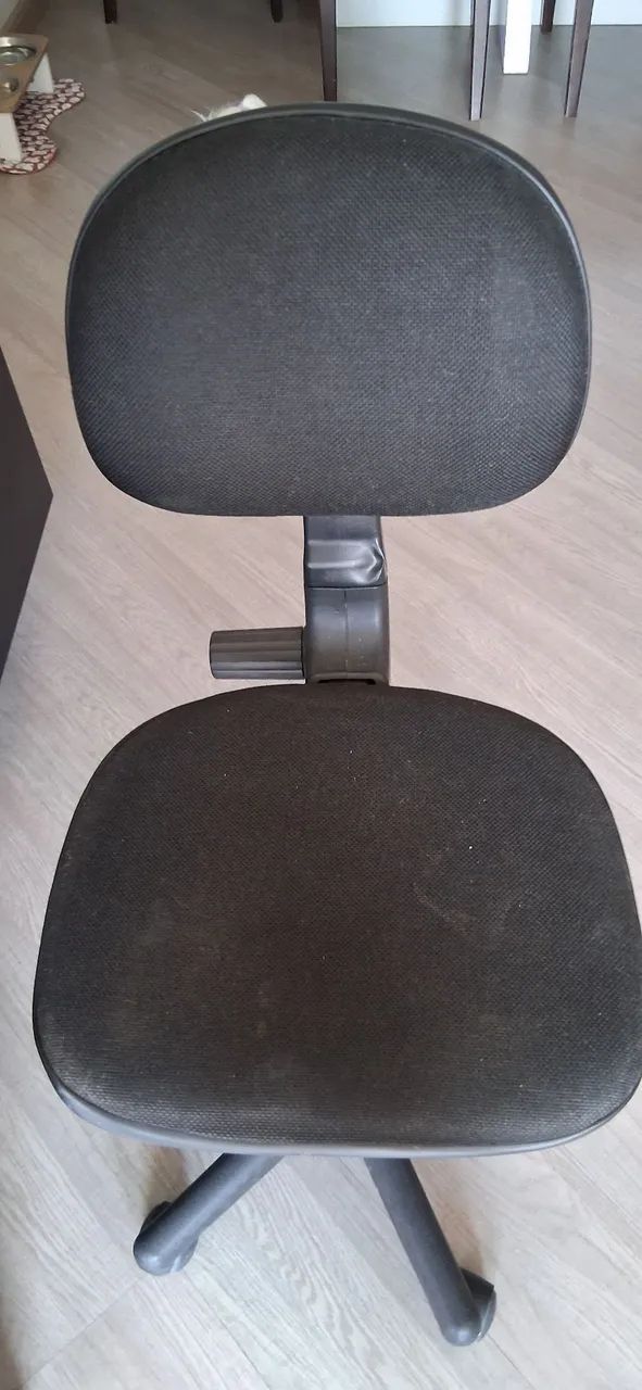 Cadeira de rodinhas preta