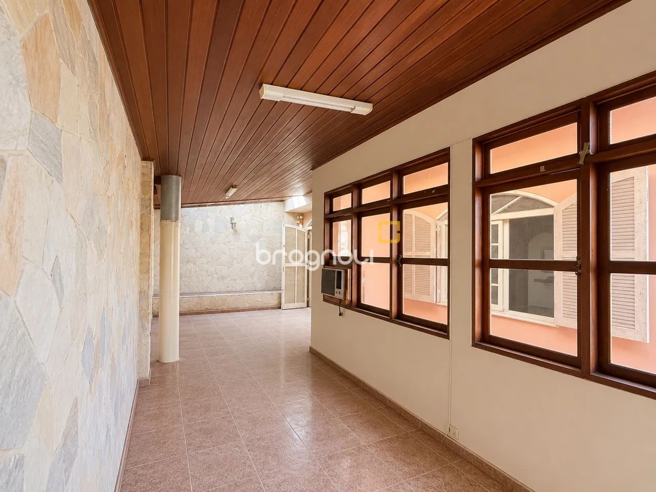 Sobrado no balneário do Estreito, aprox. 310mt2, com suíte, 2 quartos e garagem coberta - Foto 3