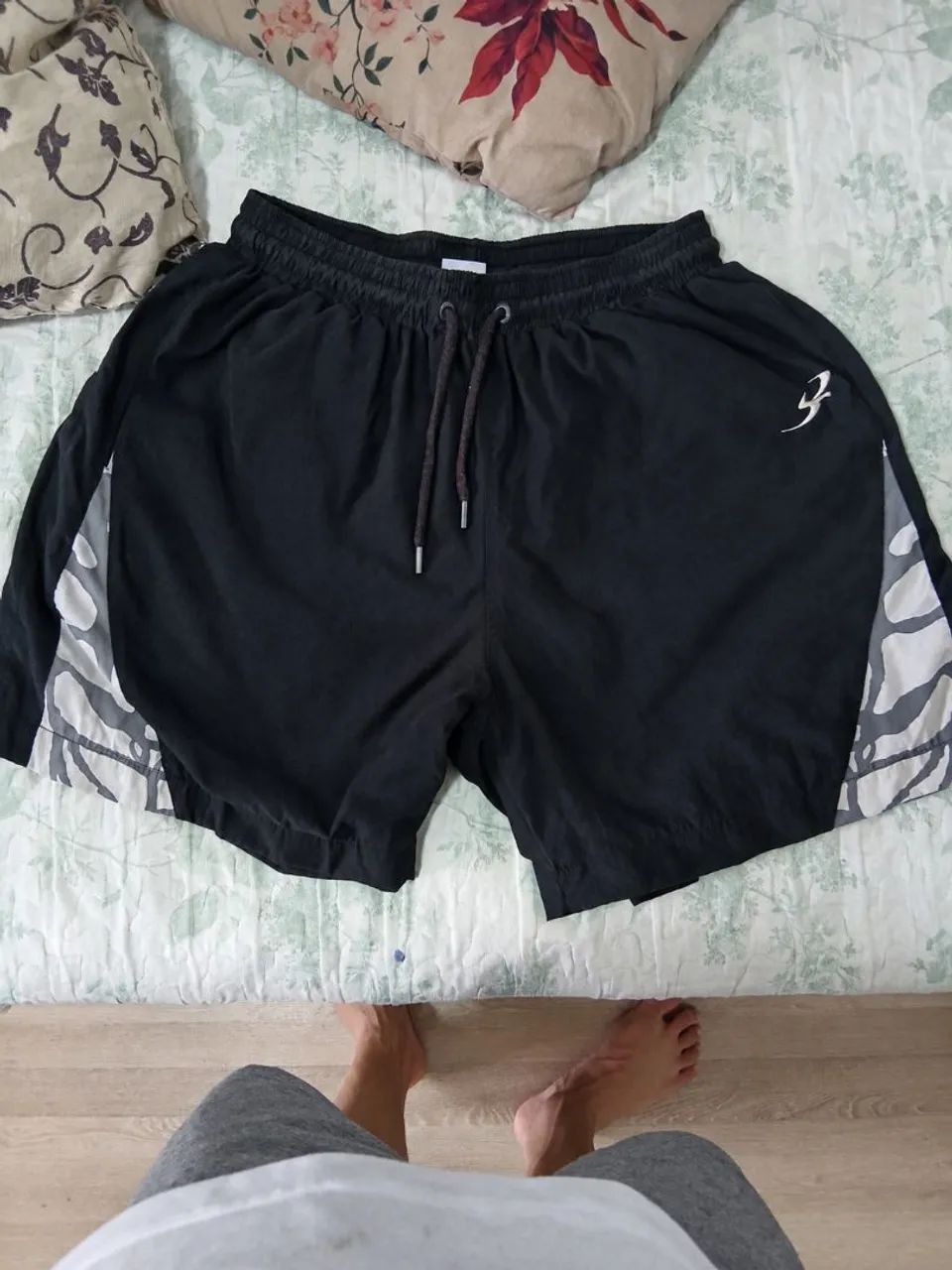 Short barra crew perfeito para dar aquele role no final de semana.