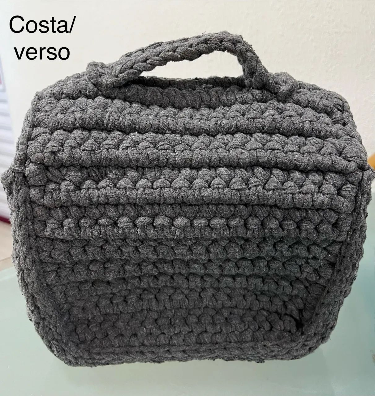 Bolsa tipo crochê, de fio de malha. - Foto 4