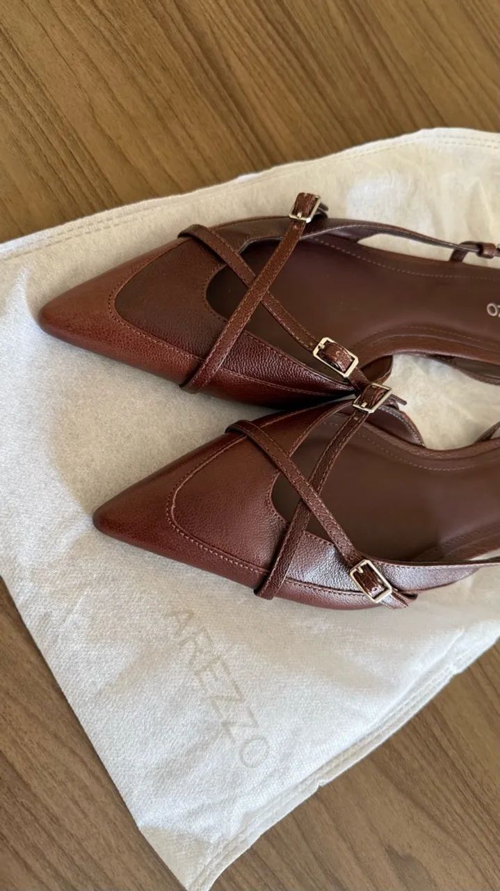 Slingback Arezzo Couro Bico Fino