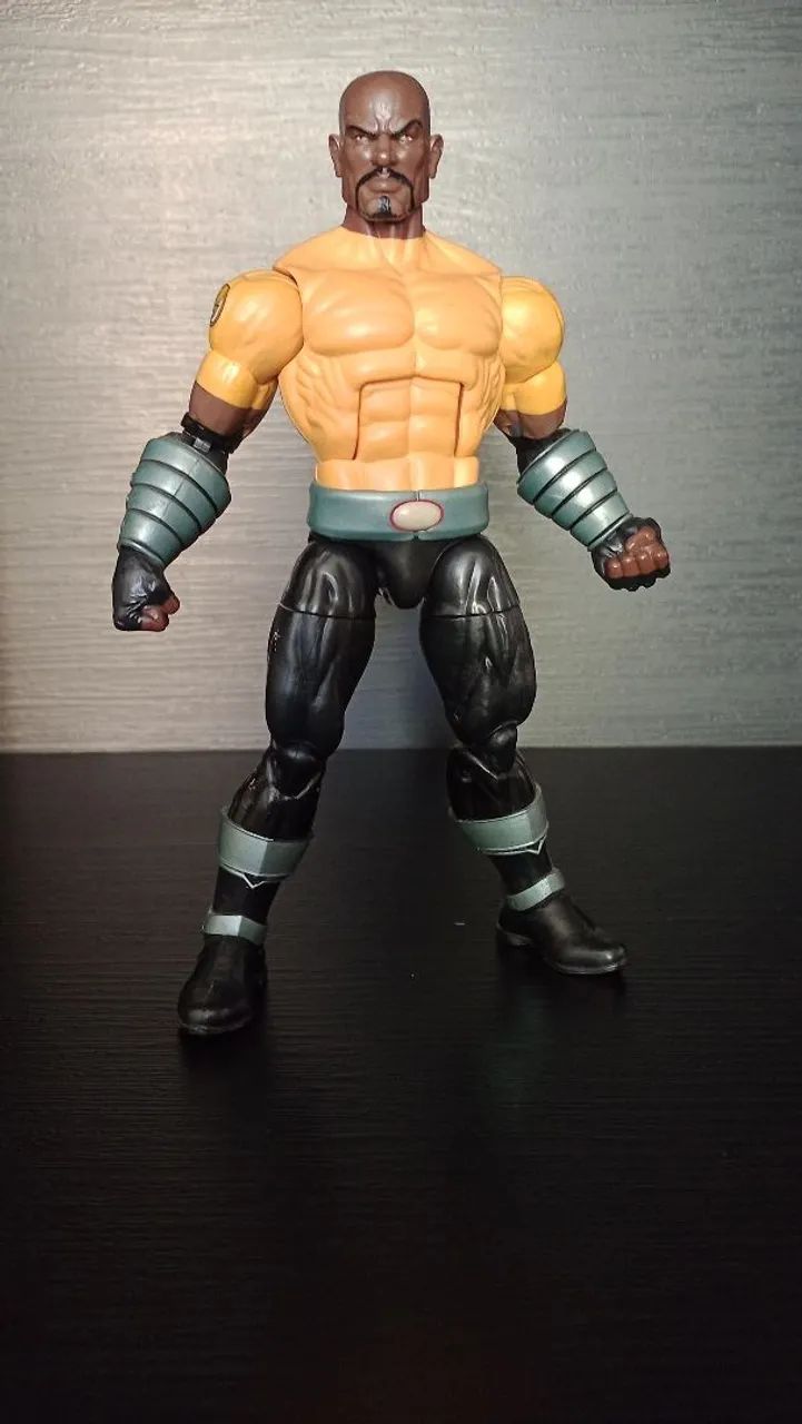 Marvel Legends Luke Cage Box Thunderbolts Hasbro