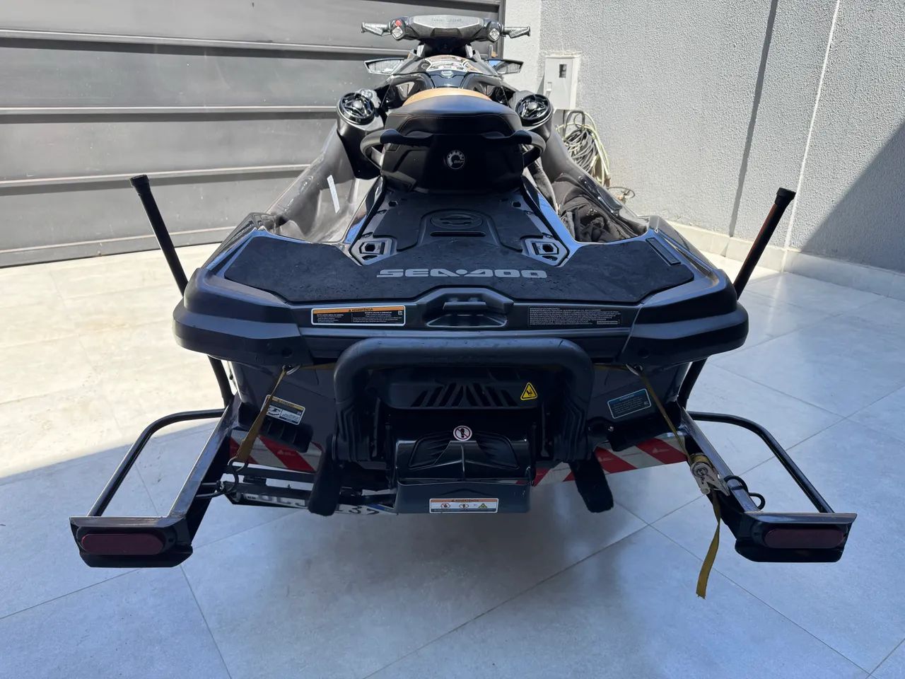 Vendo ou troco por carro de maior ou menor valor