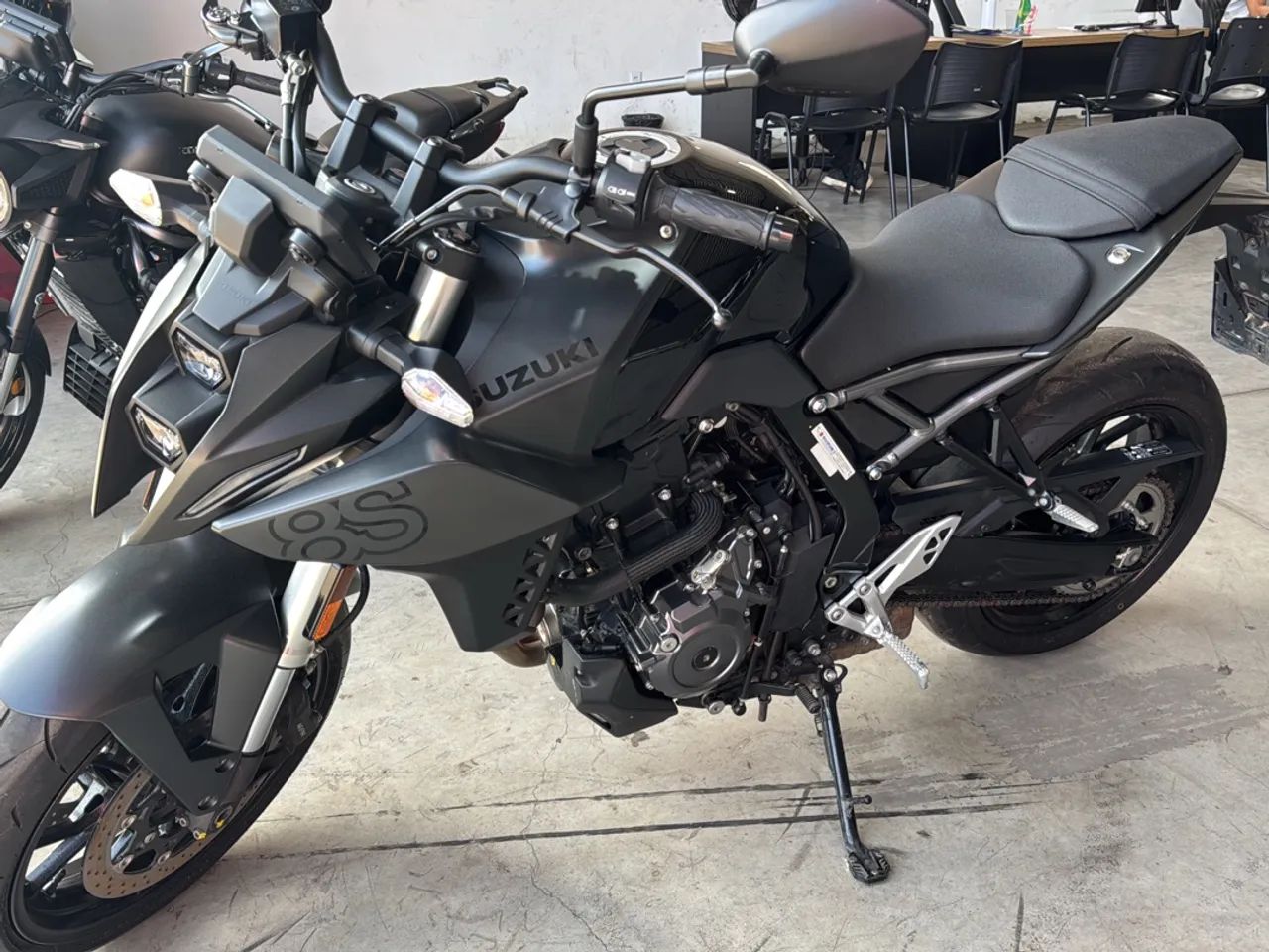 SUZUKI GSX 8S