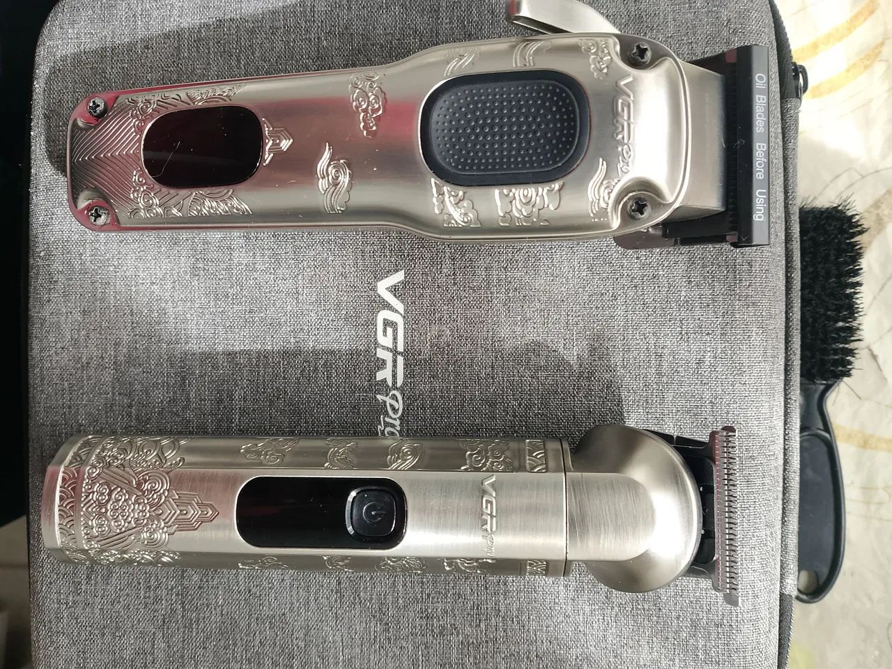 Máquina de cortar cabelo VGR pro