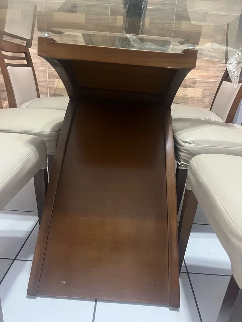 Mesa de 6 cadeiras em perfeito estado ,madeira  - Foto 5
