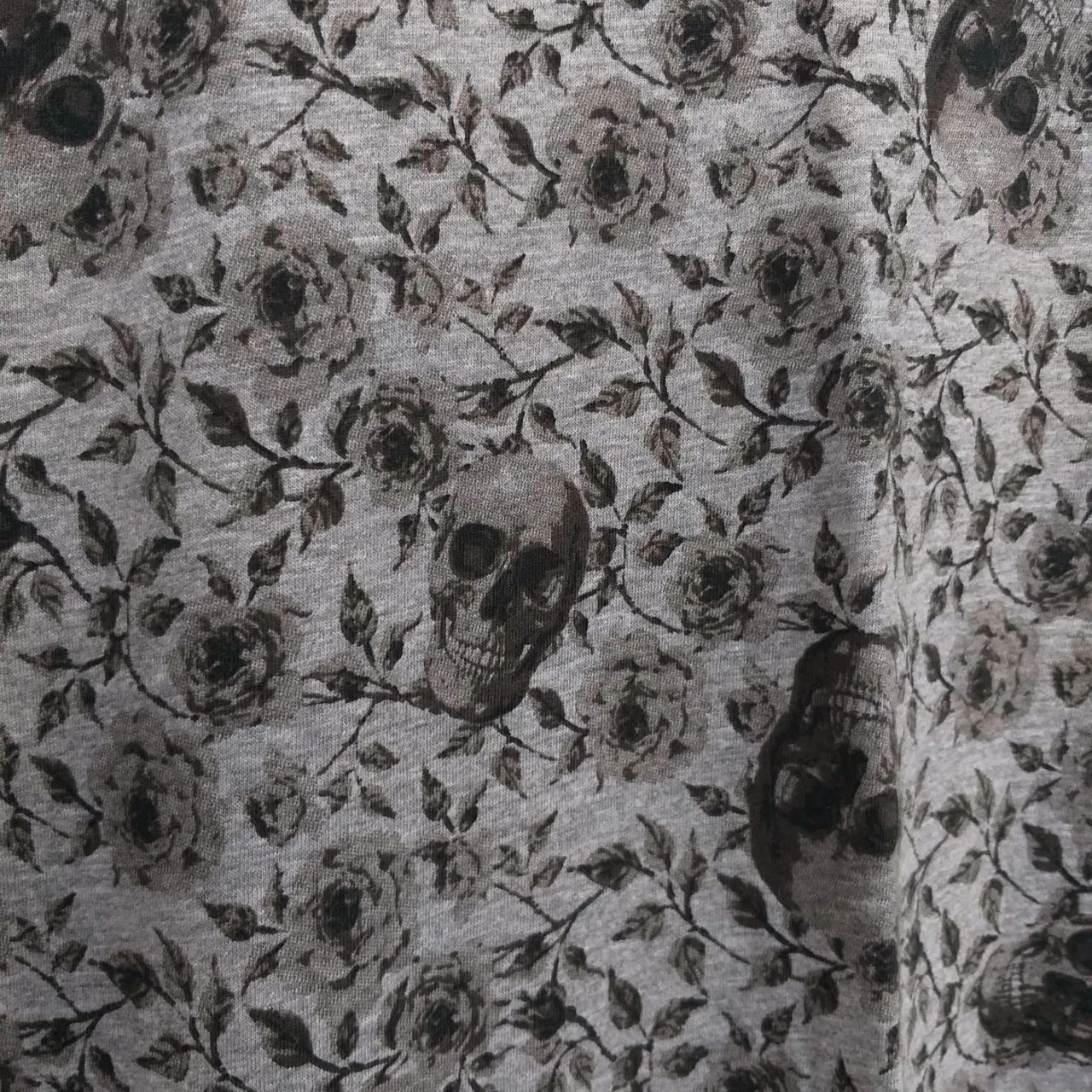 Blusa alongada caveiras M - Foto 3