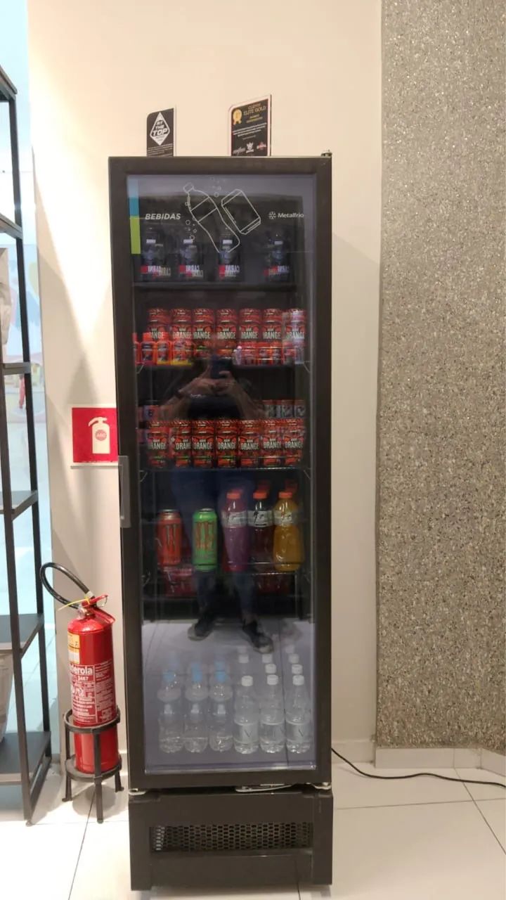 Freezer expositor Metalfrio preto - Foto 4