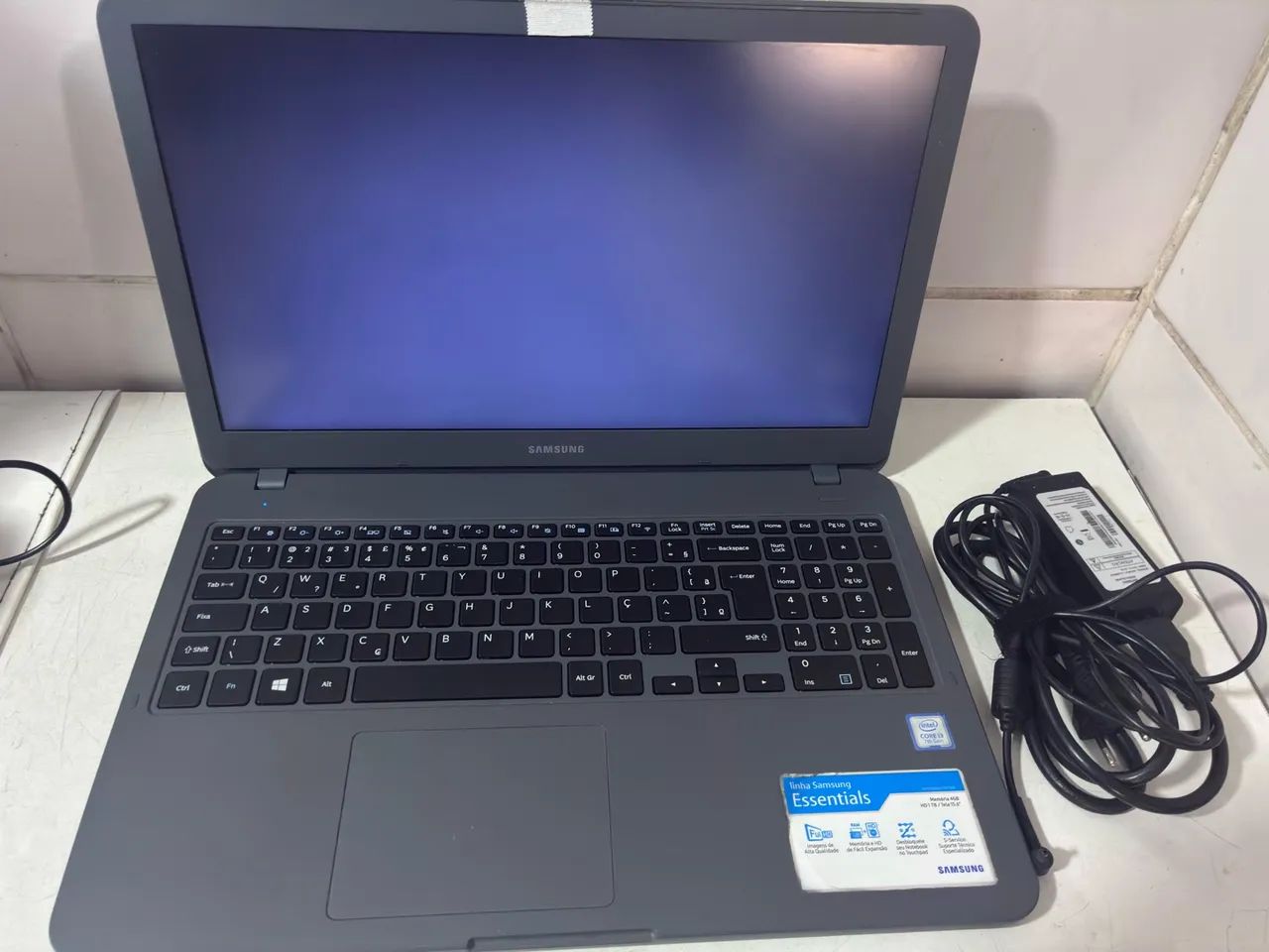 Samsung Essentials E30