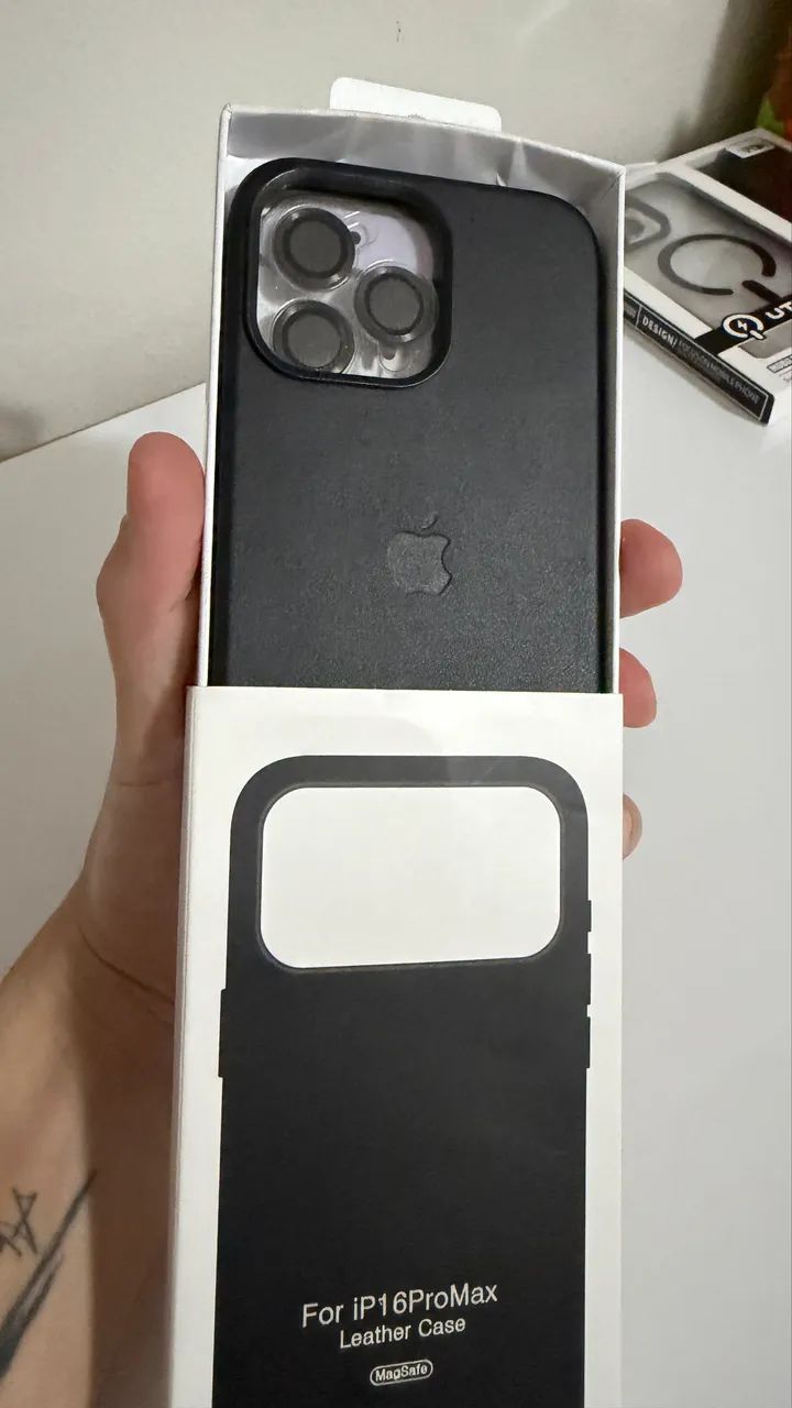 Vendo Capas e película IPhone 16 Pro Max  - Foto 2
