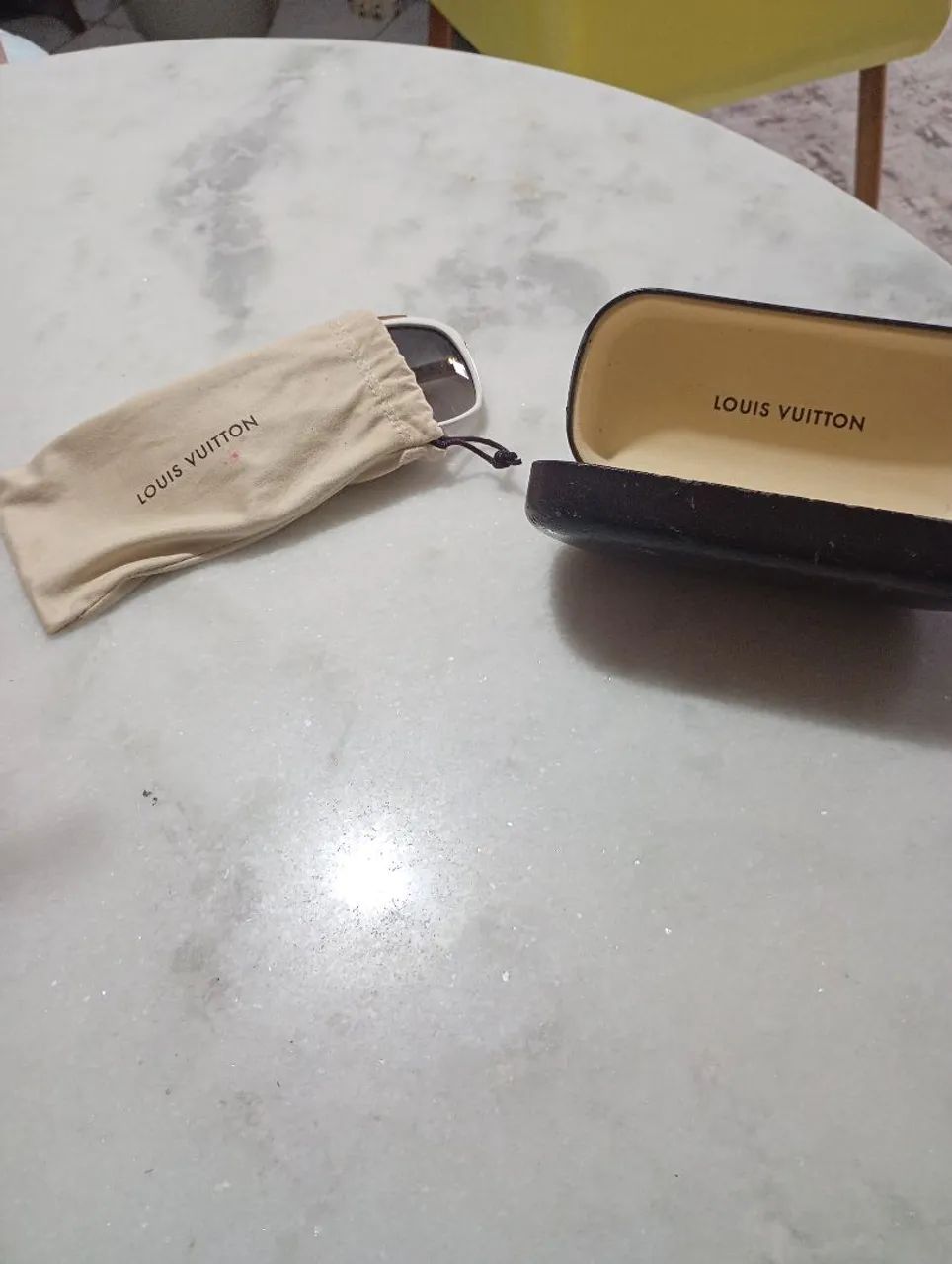 Óculos branco Louis Vuitton novíssimo 